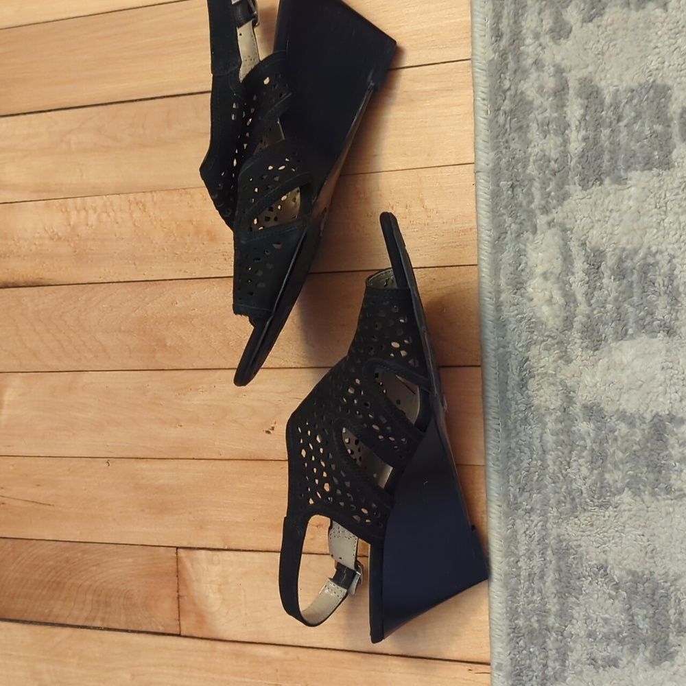 Sandal - Picture 2 of 4